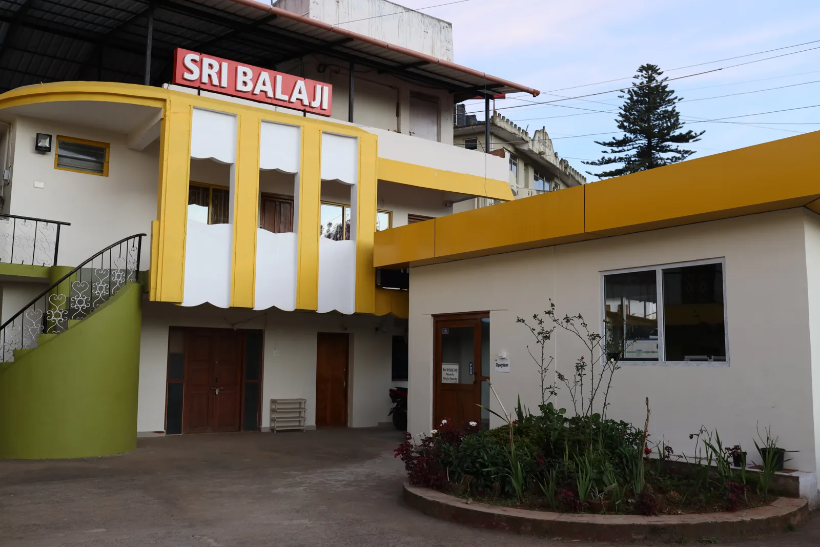 Hotel Sri Balaji facade
